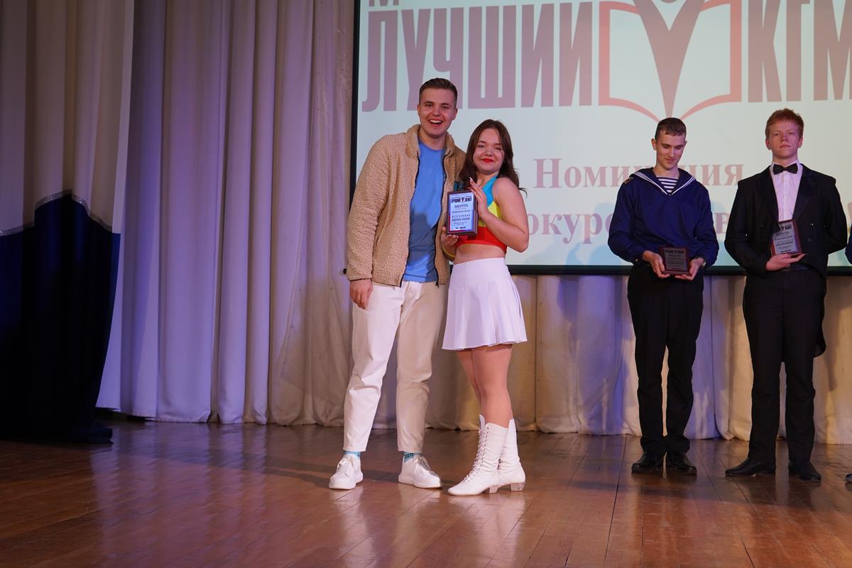 9 официальных праздников. праздничный город. праздничный салют 9 мая. календарь праздников. режим работы в майские праздники.